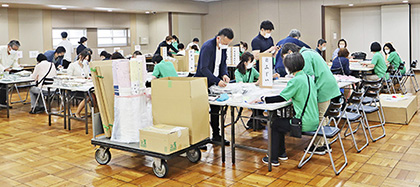 作品搬入